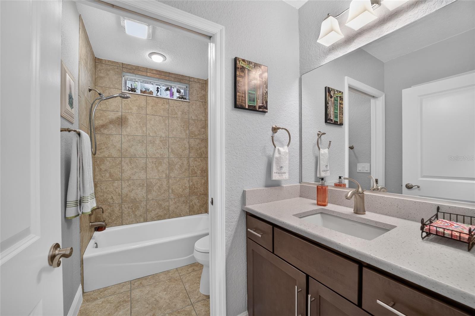 LAKESIDE LANDINGS - THE ENCLAVE - Residential