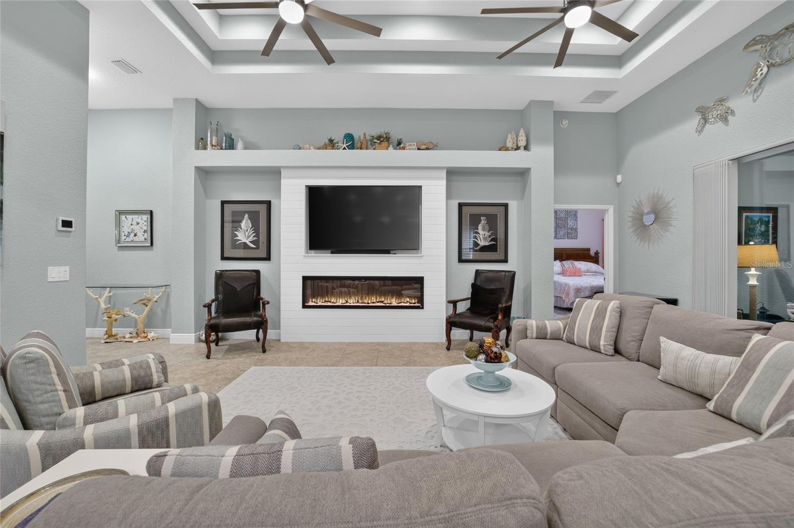 LAKESIDE LANDINGS - THE ENCLAVE - Residential