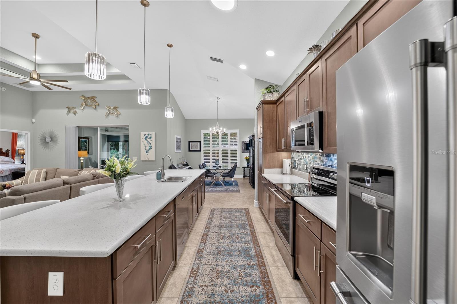 LAKESIDE LANDINGS - THE ENCLAVE - Residential