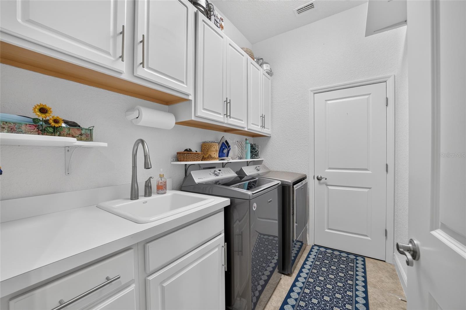 LAKESIDE LANDINGS - THE ENCLAVE - Residential