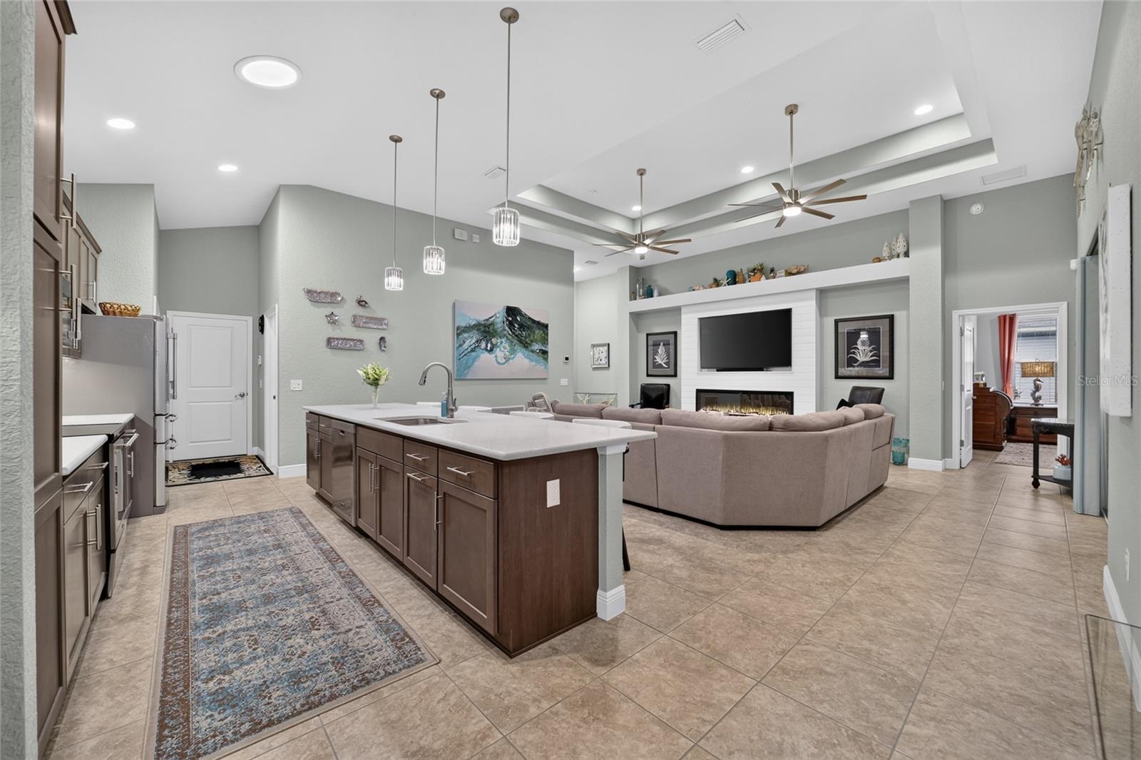LAKESIDE LANDINGS - THE ENCLAVE - Residential