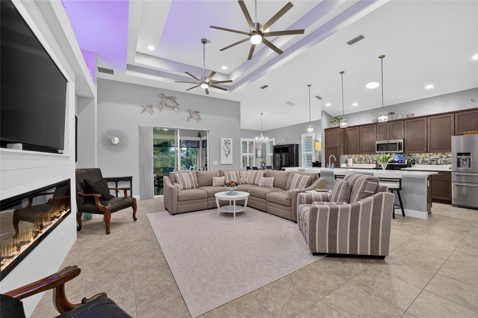 LAKESIDE LANDINGS - THE ENCLAVE - Residential
