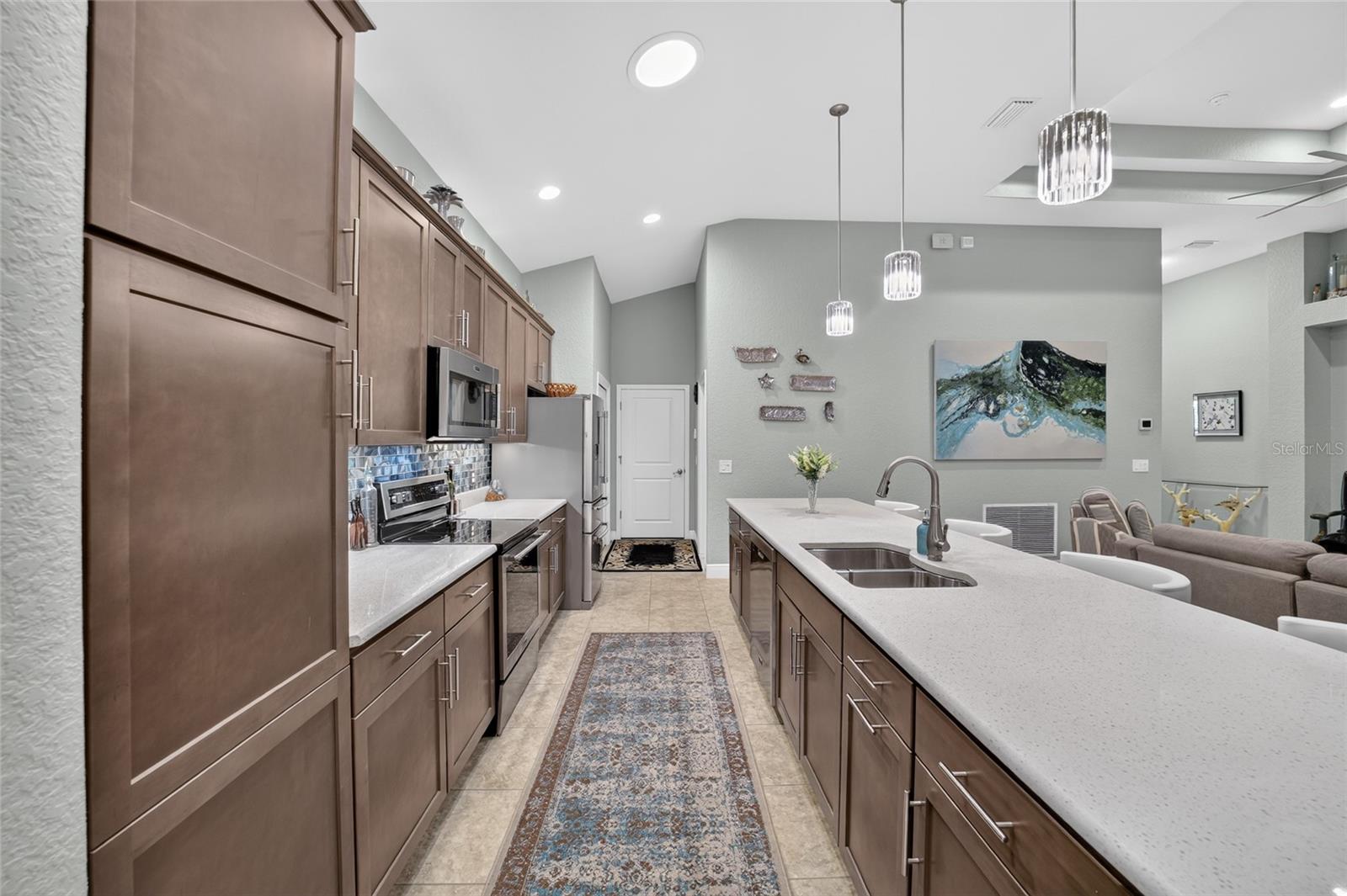 LAKESIDE LANDINGS - THE ENCLAVE - Residential