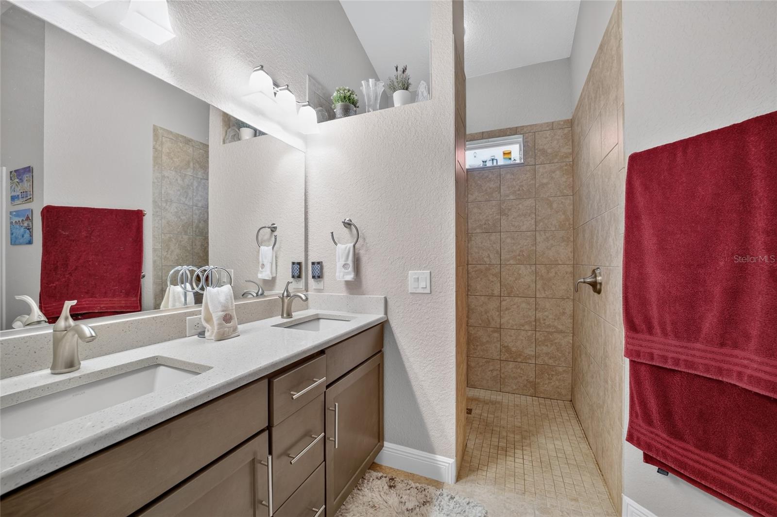 LAKESIDE LANDINGS - THE ENCLAVE - Residential