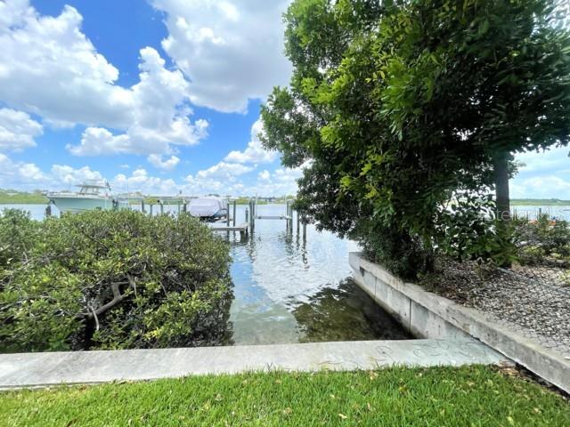 VISTA COVE TWNHMS - Residential