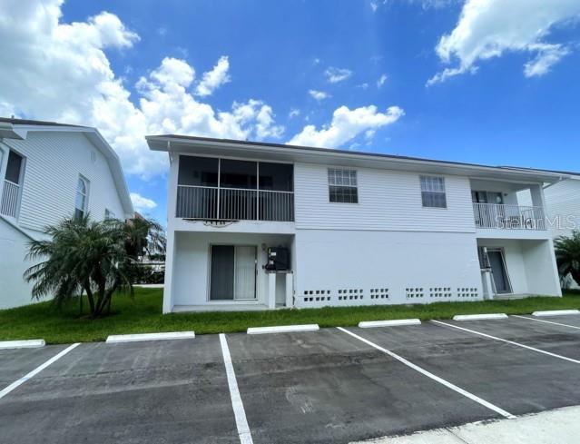 VISTA COVE TWNHMS - Residential