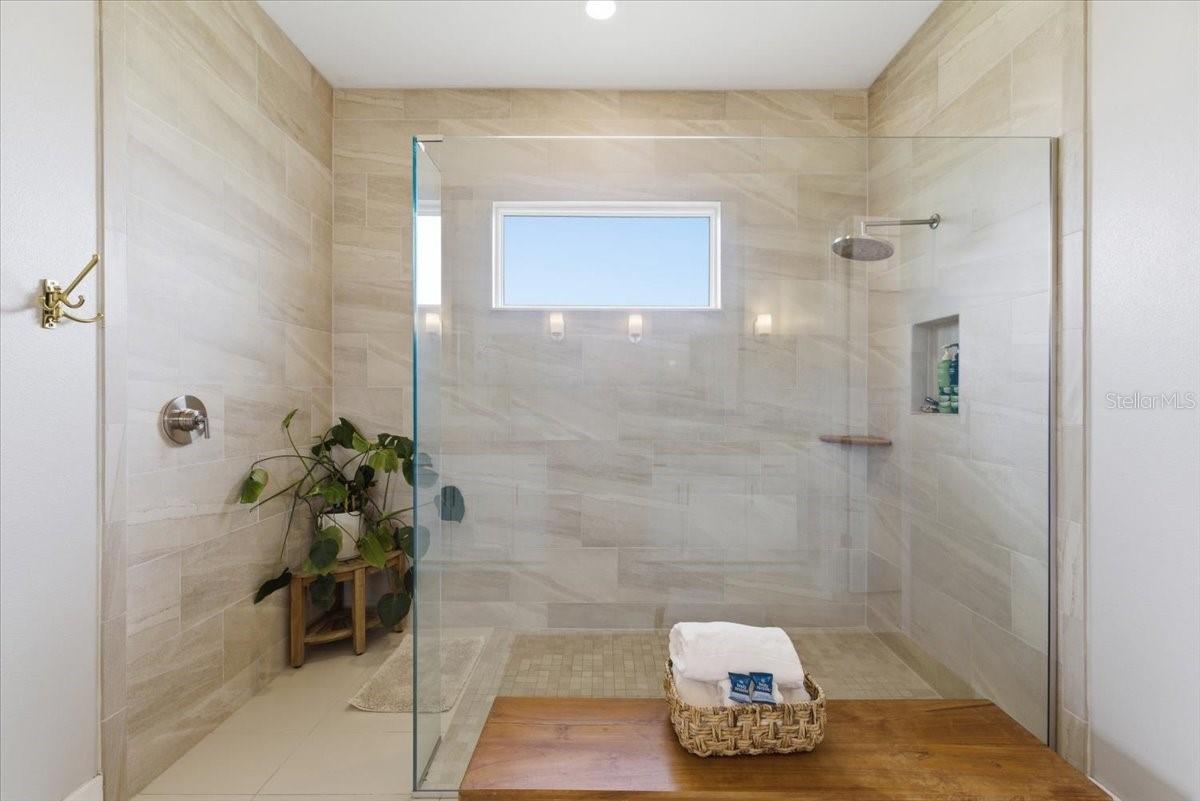SANCTUARY COVE - Residential