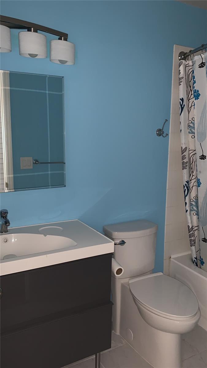 VILLAS AT LAKESIDE A CONDO - Residential Lease