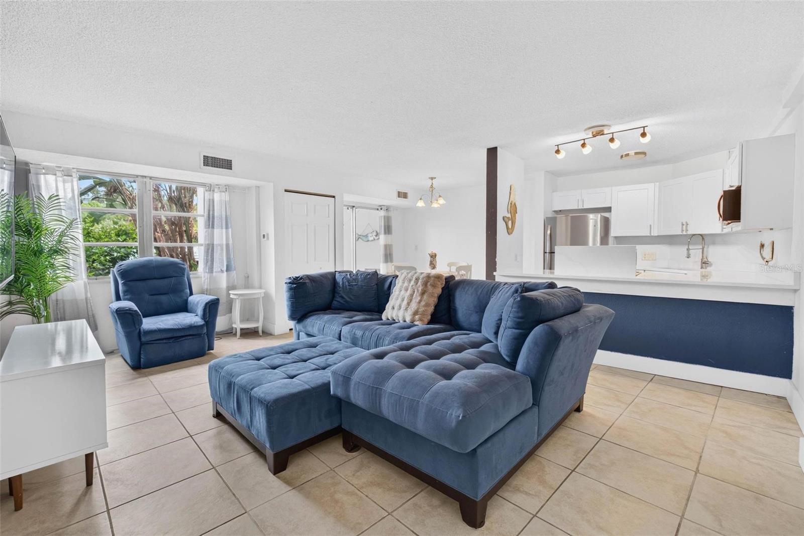WAVE THE CONDO - Residential