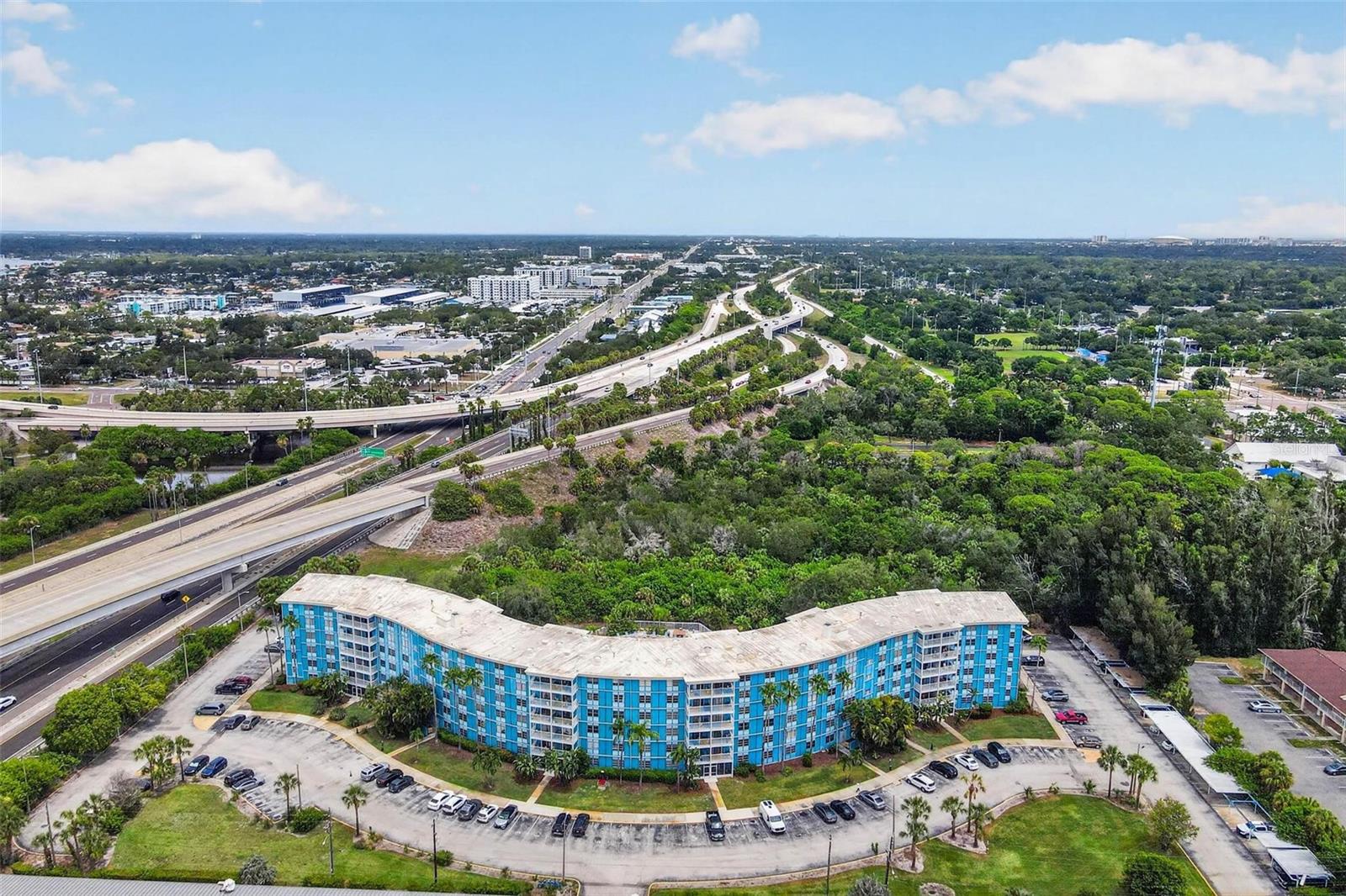WAVE THE CONDO - Residential