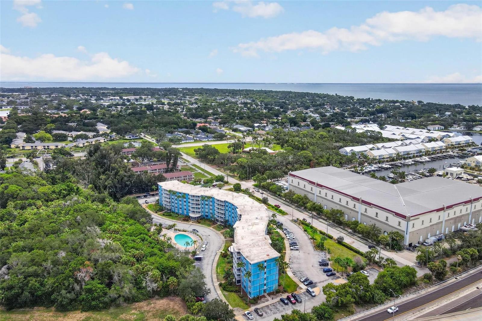 WAVE THE CONDO - Residential