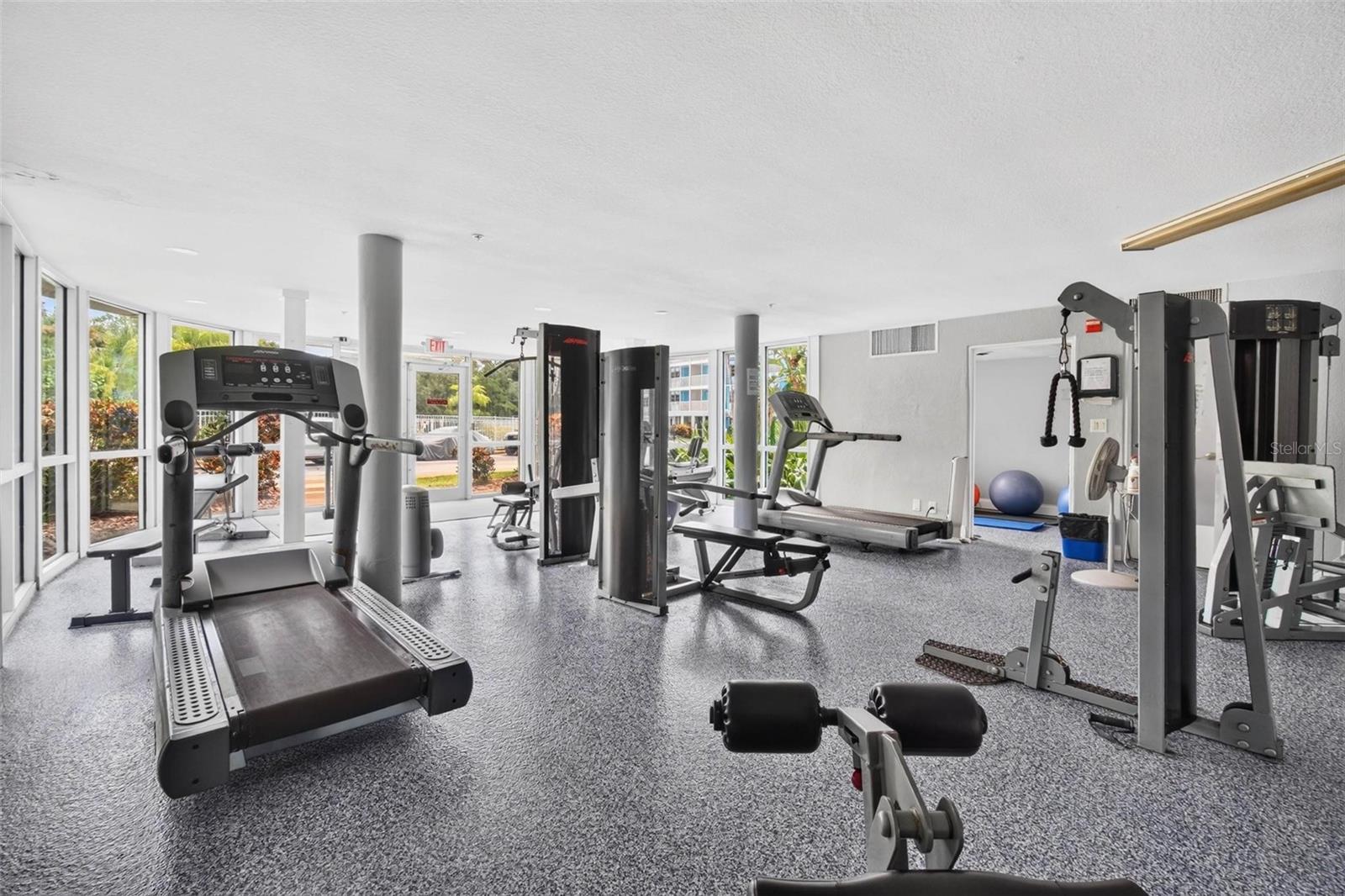 WAVE THE CONDO - Residential