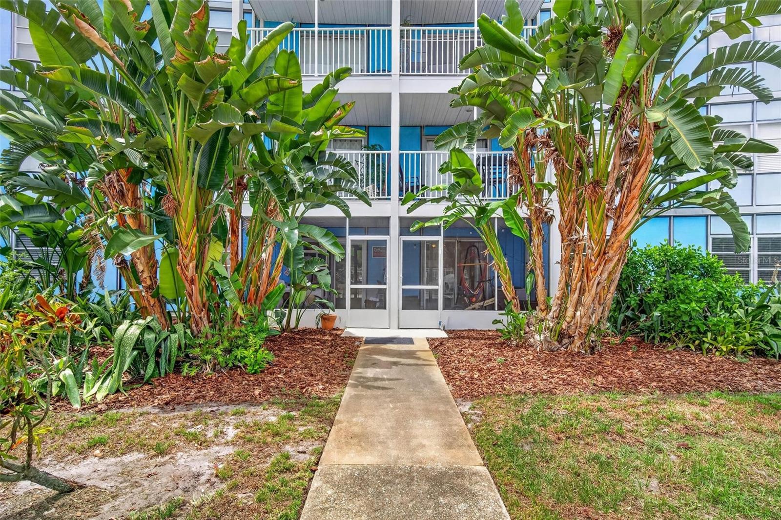 WAVE THE CONDO - Residential
