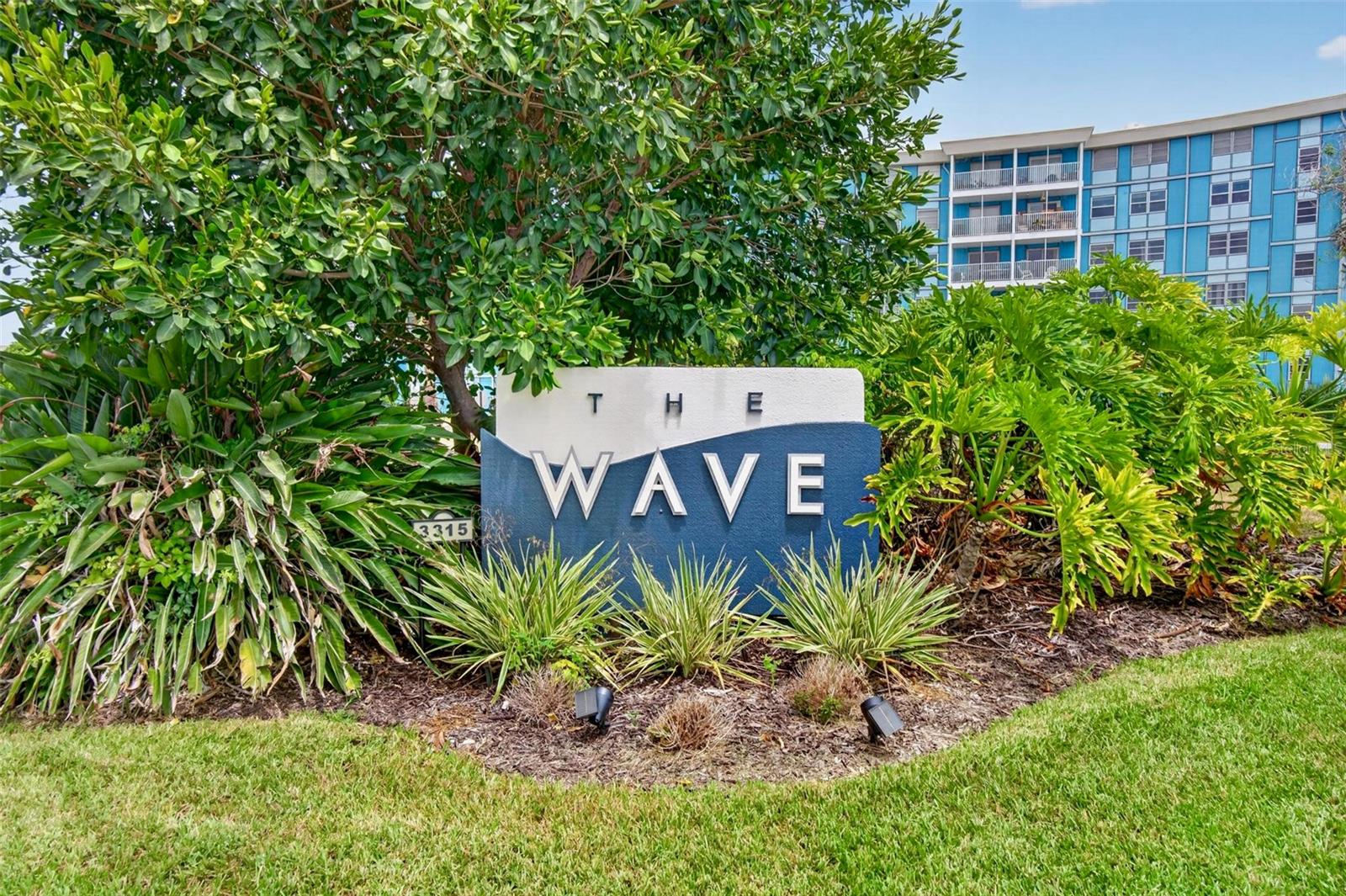 WAVE THE CONDO - Residential