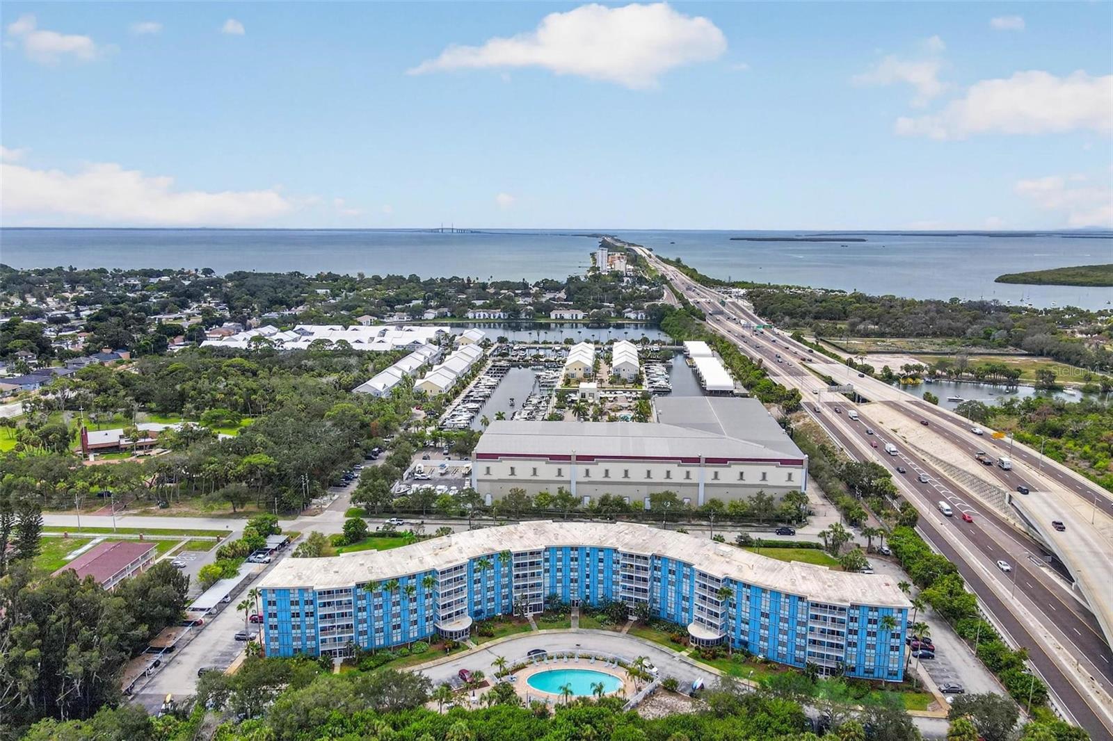 WAVE THE CONDO - Residential