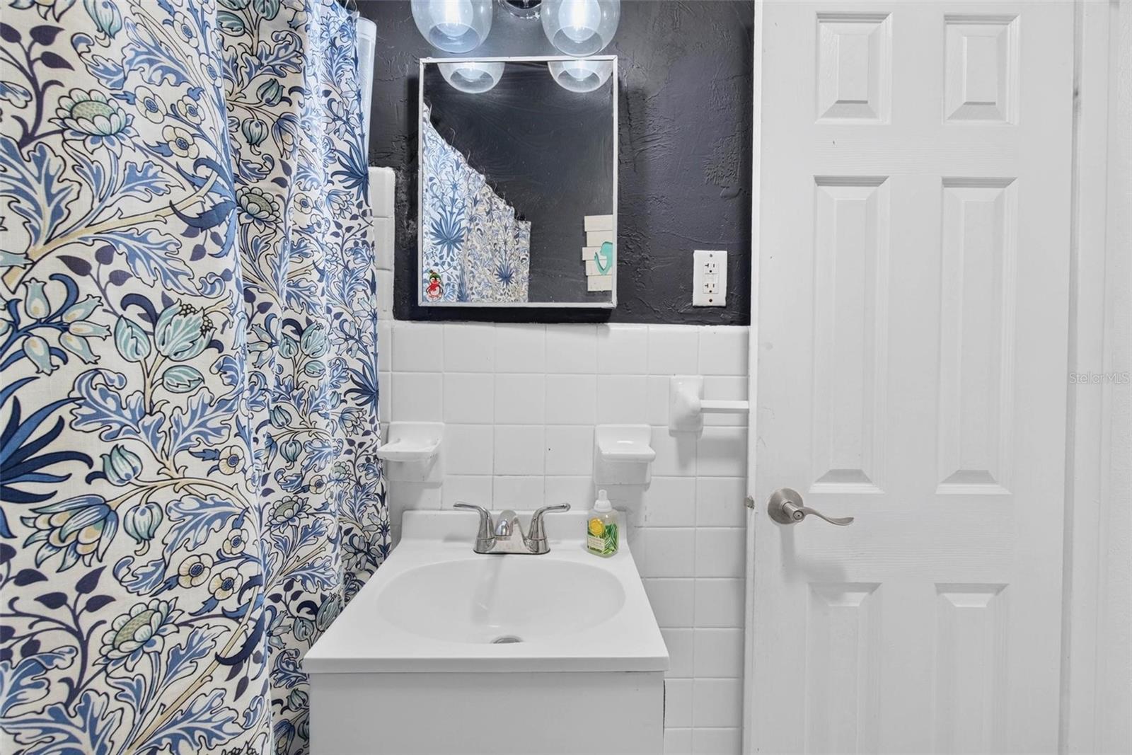 WAVE THE CONDO - Residential