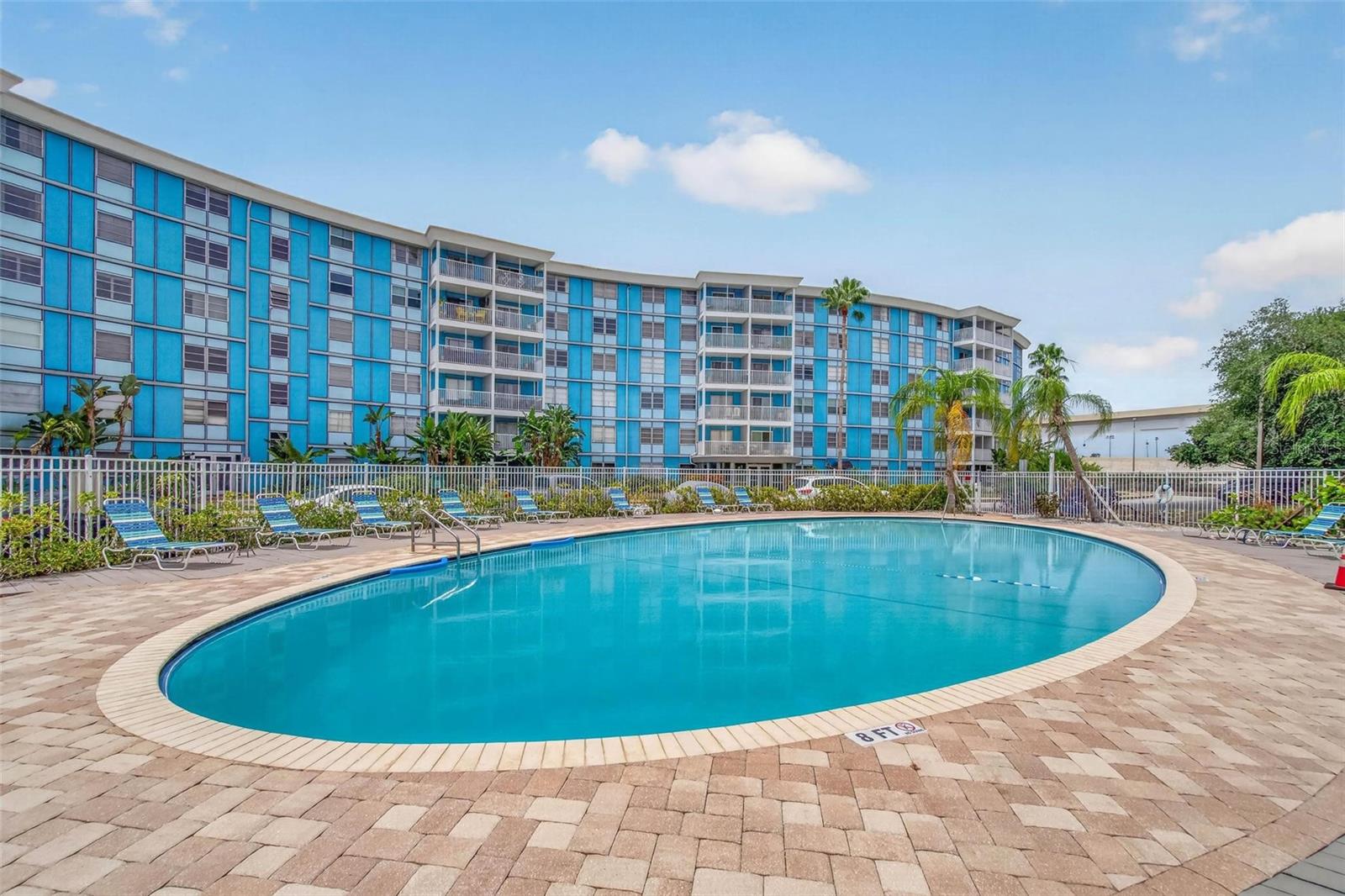 WAVE THE CONDO - Residential