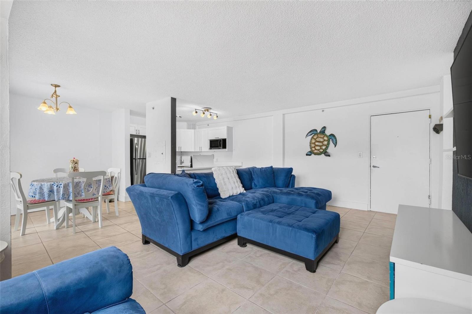 WAVE THE CONDO - Residential