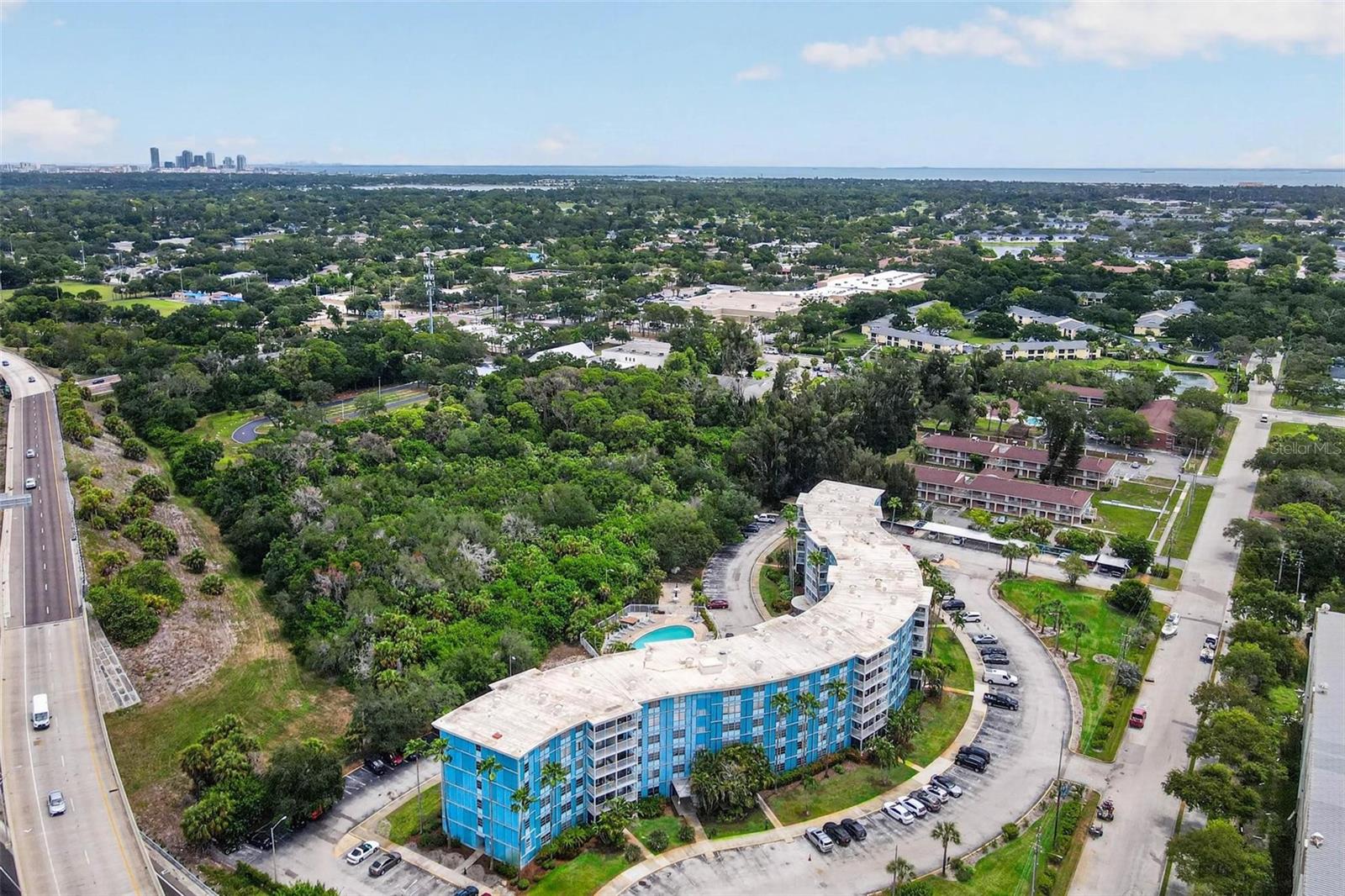WAVE THE CONDO - Residential
