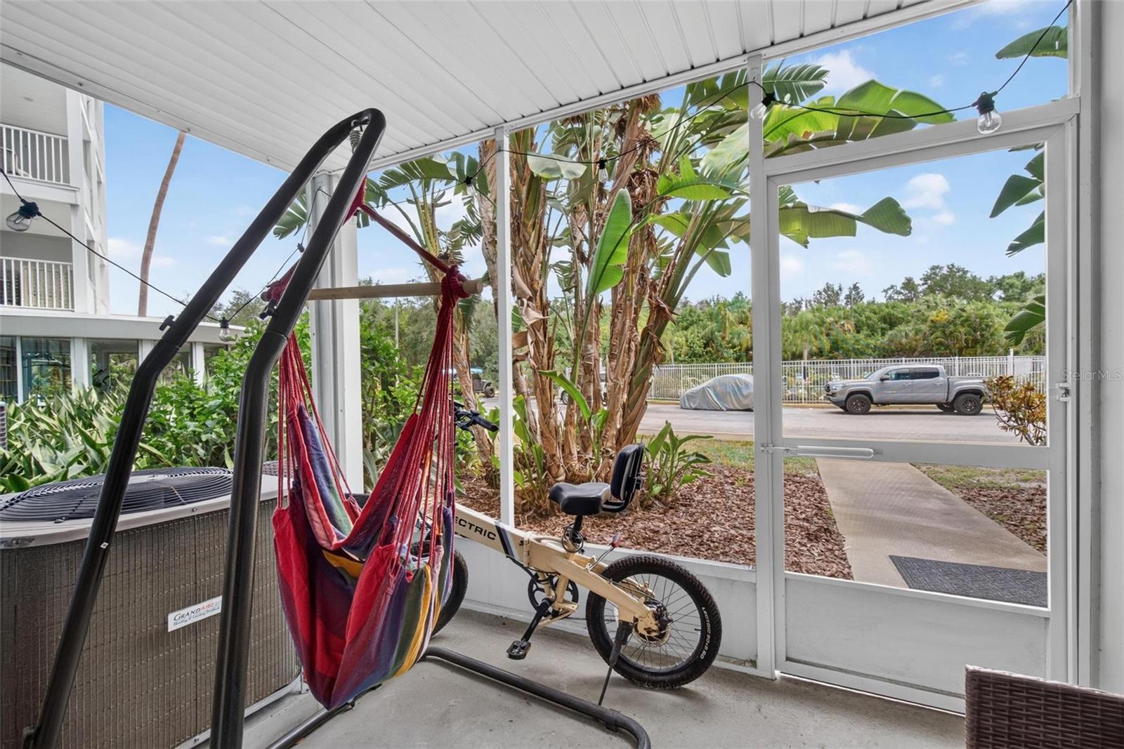 WAVE THE CONDO - Residential