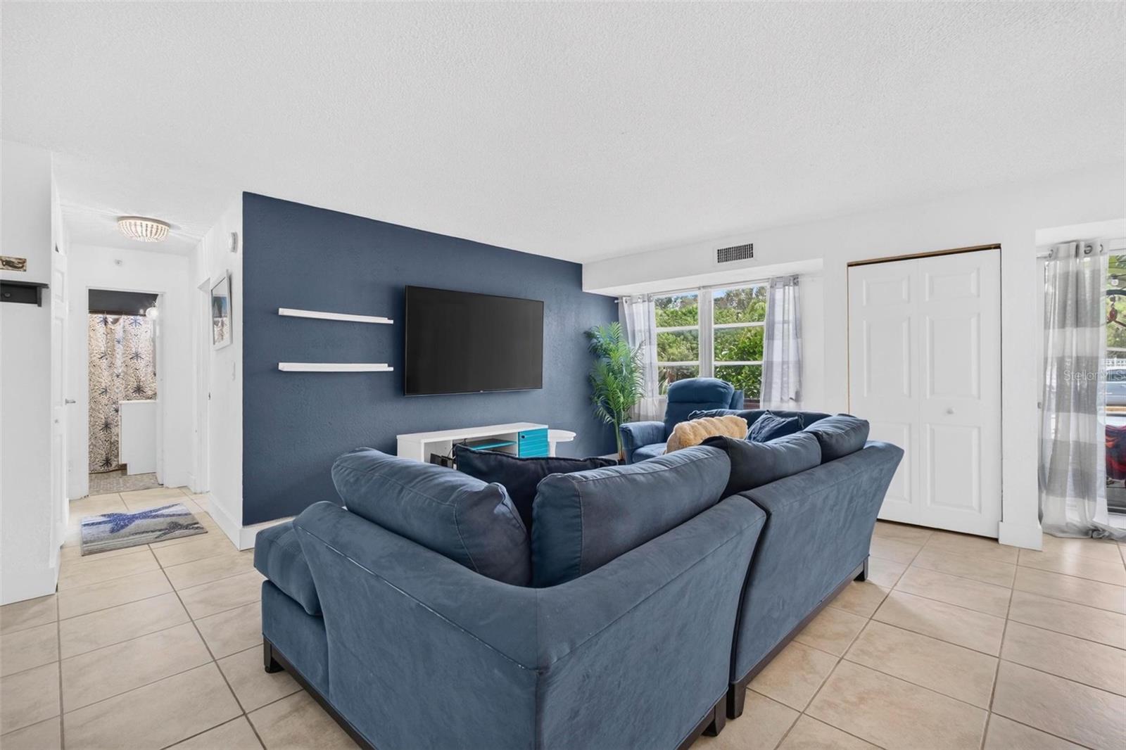 WAVE THE CONDO - Residential