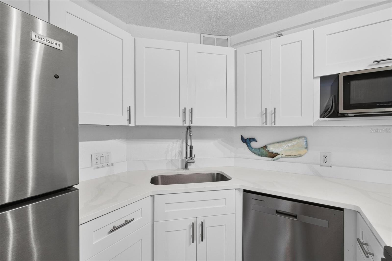 WAVE THE CONDO - Residential