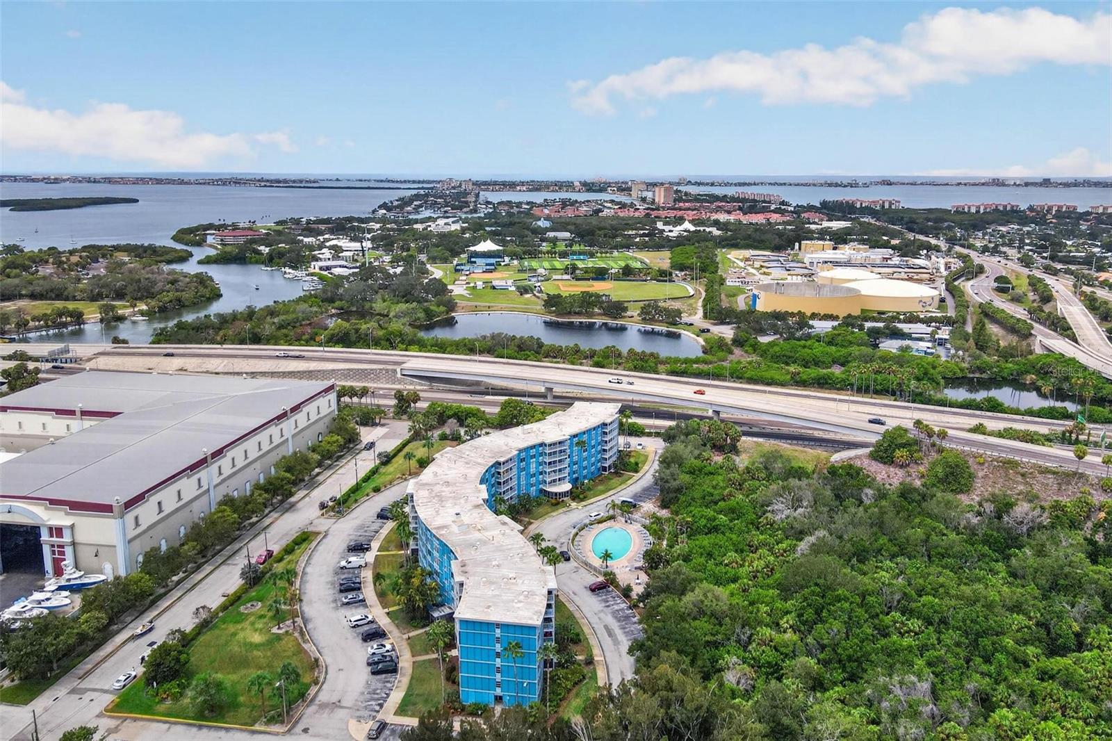 WAVE THE CONDO - Residential