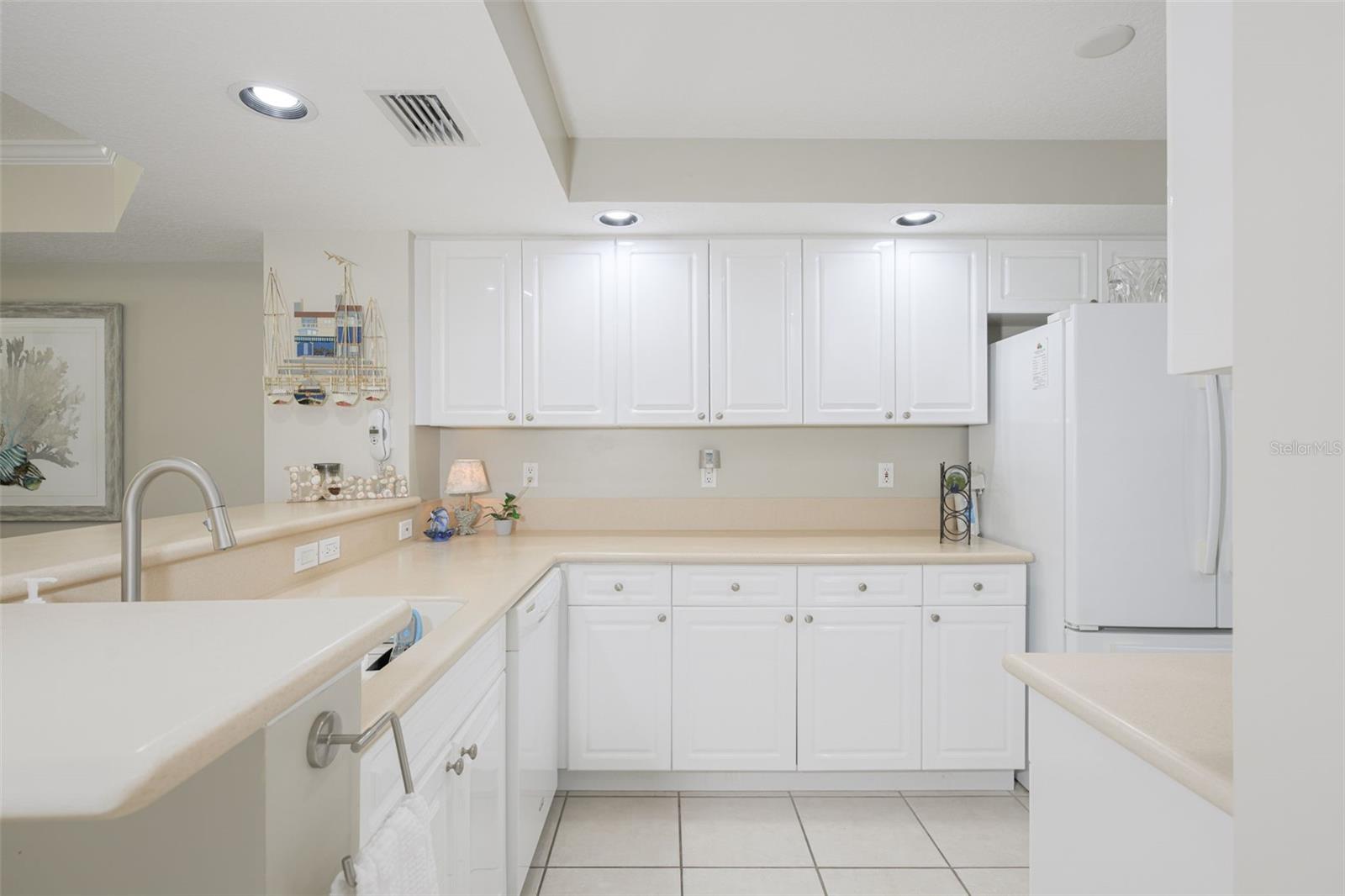 HARBOUR VILLAGE CONDO - Residential