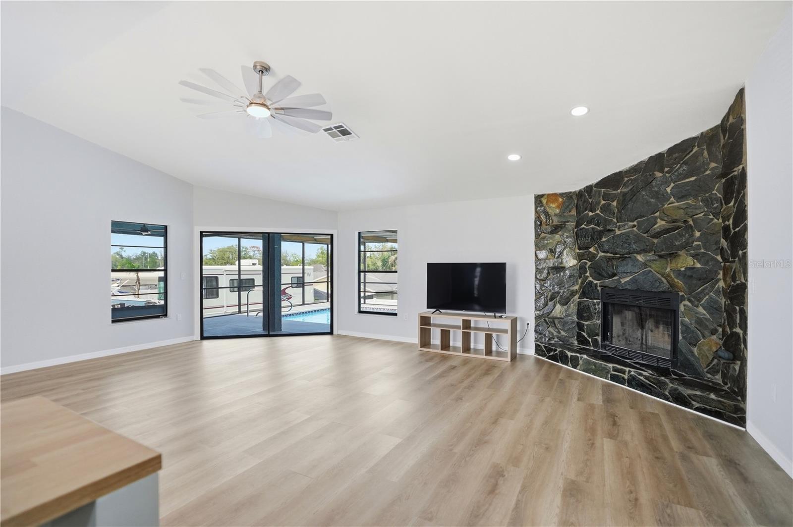 SPRING HILL - Residential