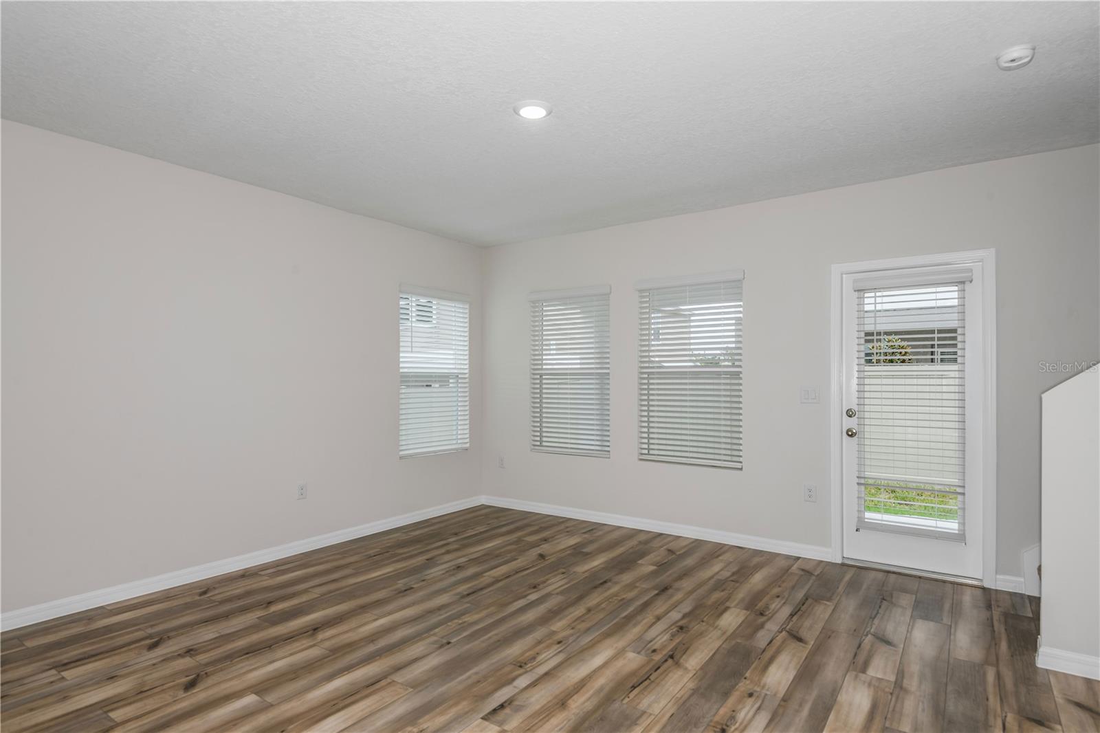 PASADENA WOODS - Residential