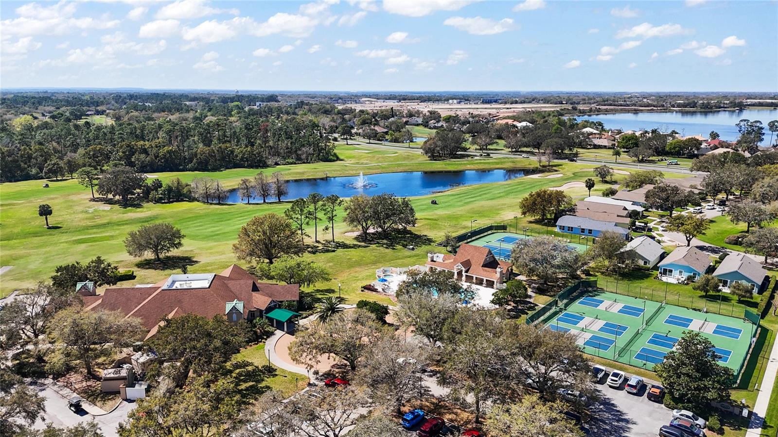 COUNTRY CLUB MOUNT DOR - Residential