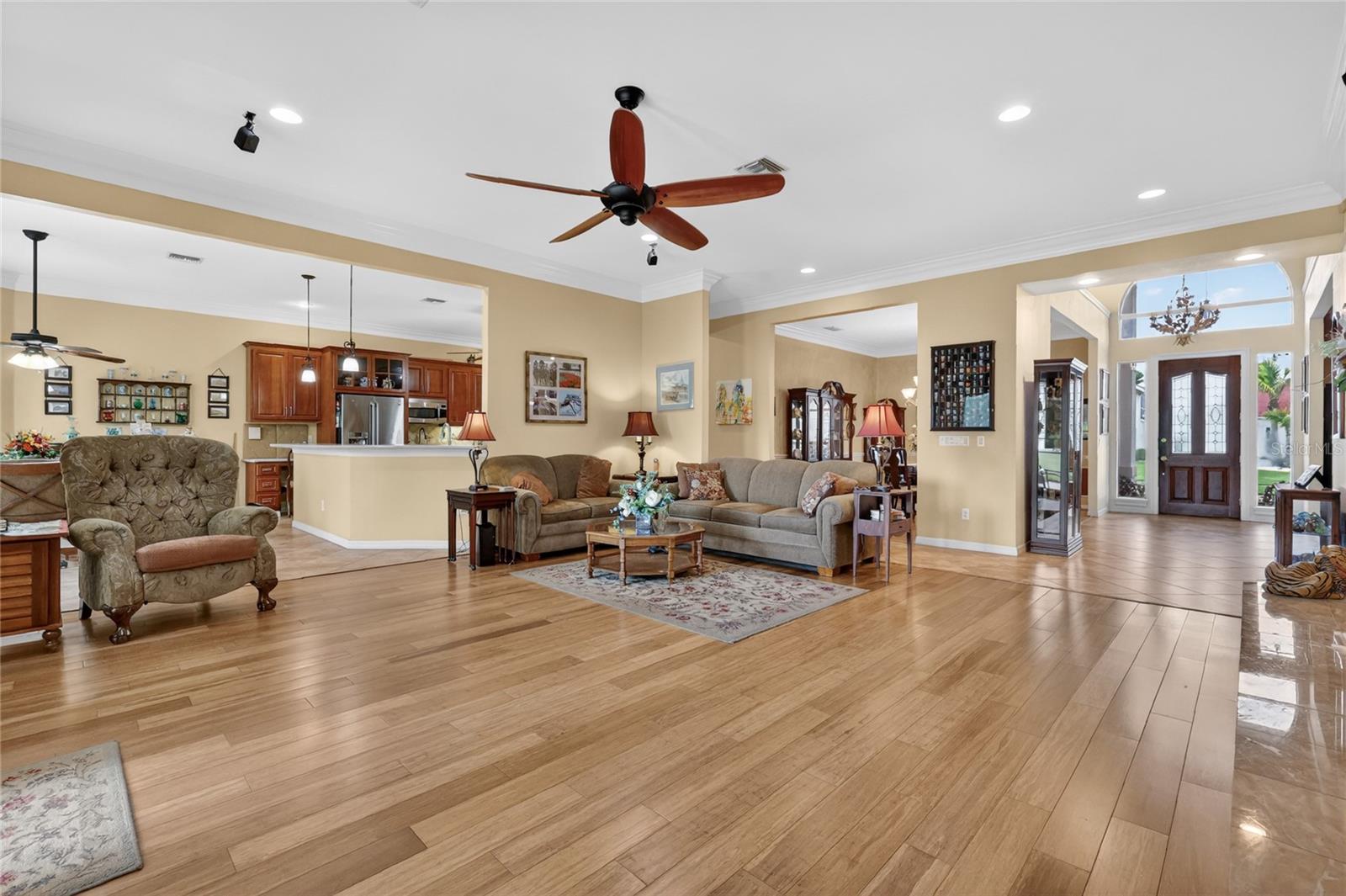 COUNTRY CLUB MOUNT DOR - Residential