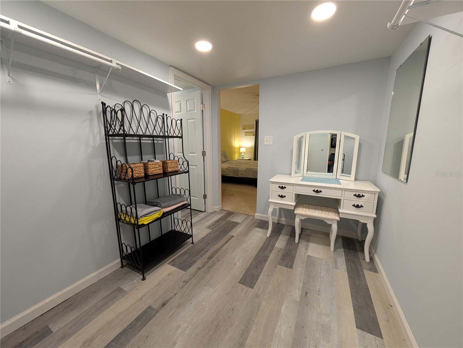 BAYSHORE ON THE LAKE APTS II SEC 3 - Residential