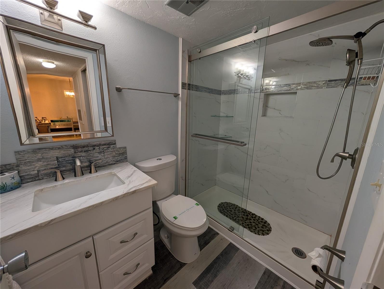 BAYSHORE ON THE LAKE APTS II SEC 3 - Residential