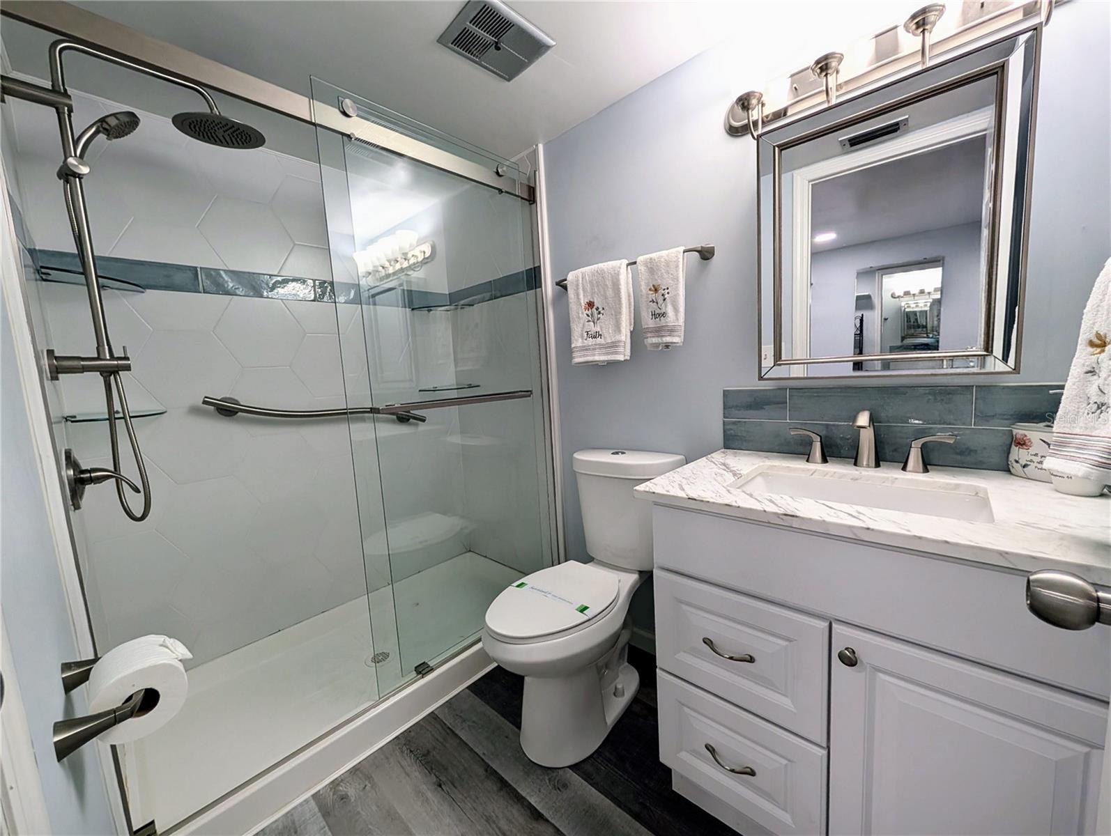 BAYSHORE ON THE LAKE APTS II SEC 3 - Residential