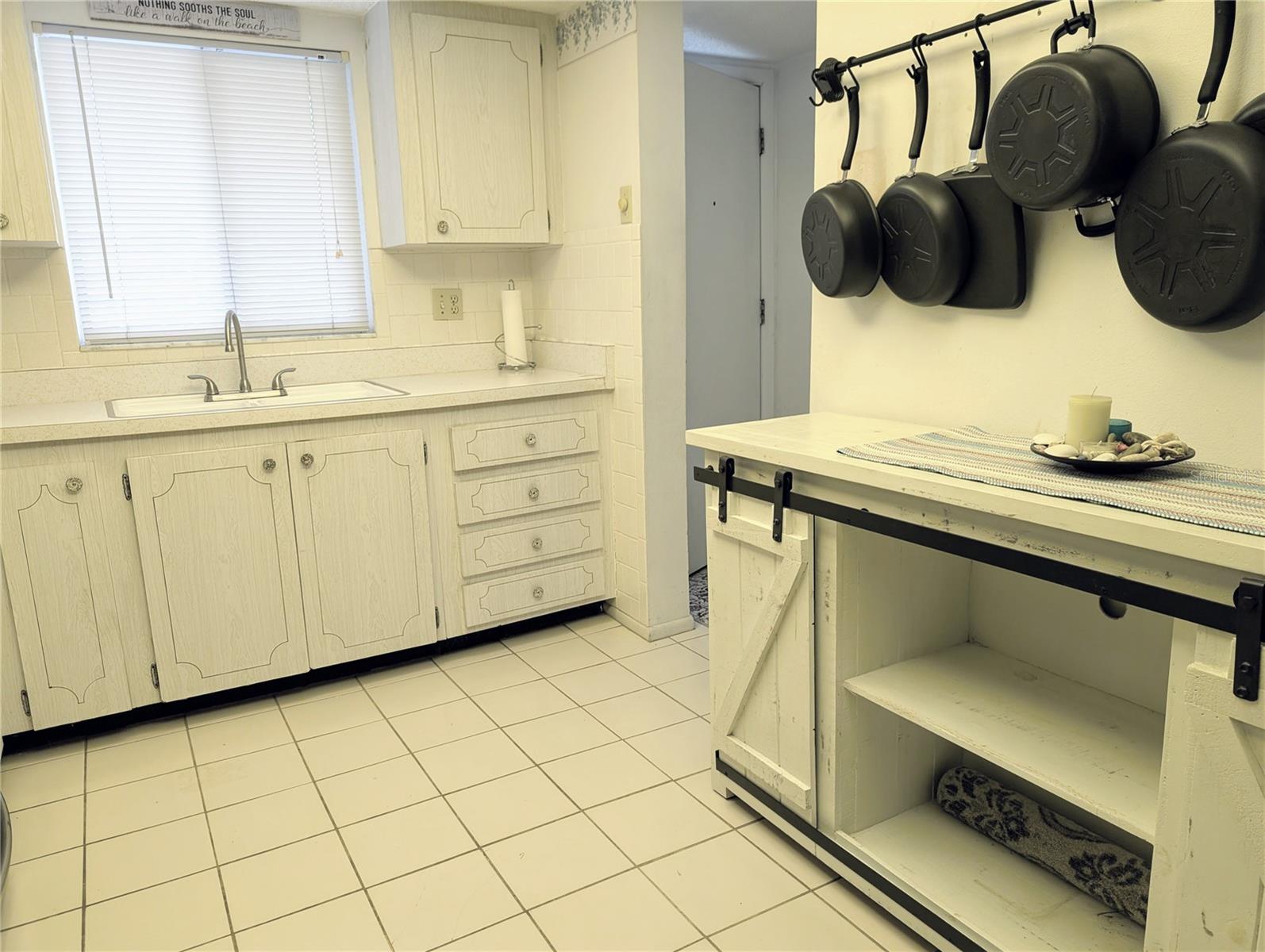 BAYSHORE ON THE LAKE APTS II SEC 3 - Residential