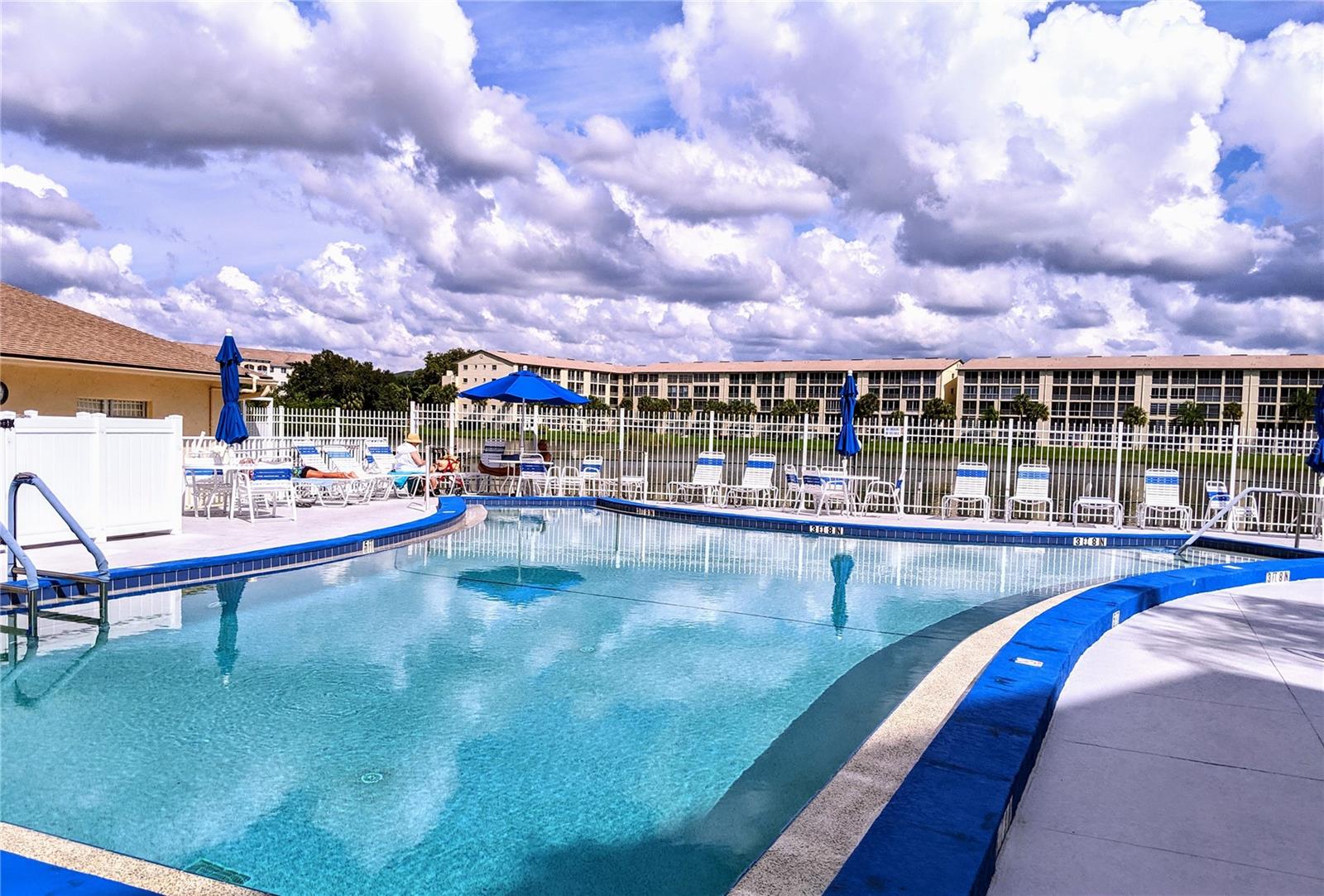 BAYSHORE ON THE LAKE APTS II SEC 3 - Residential