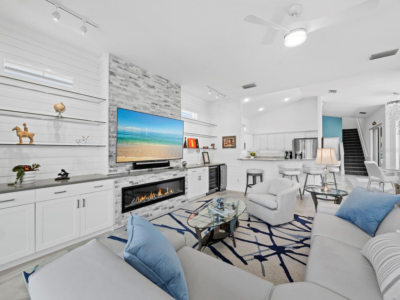 EMERALD POINTE SOUTH - Residential