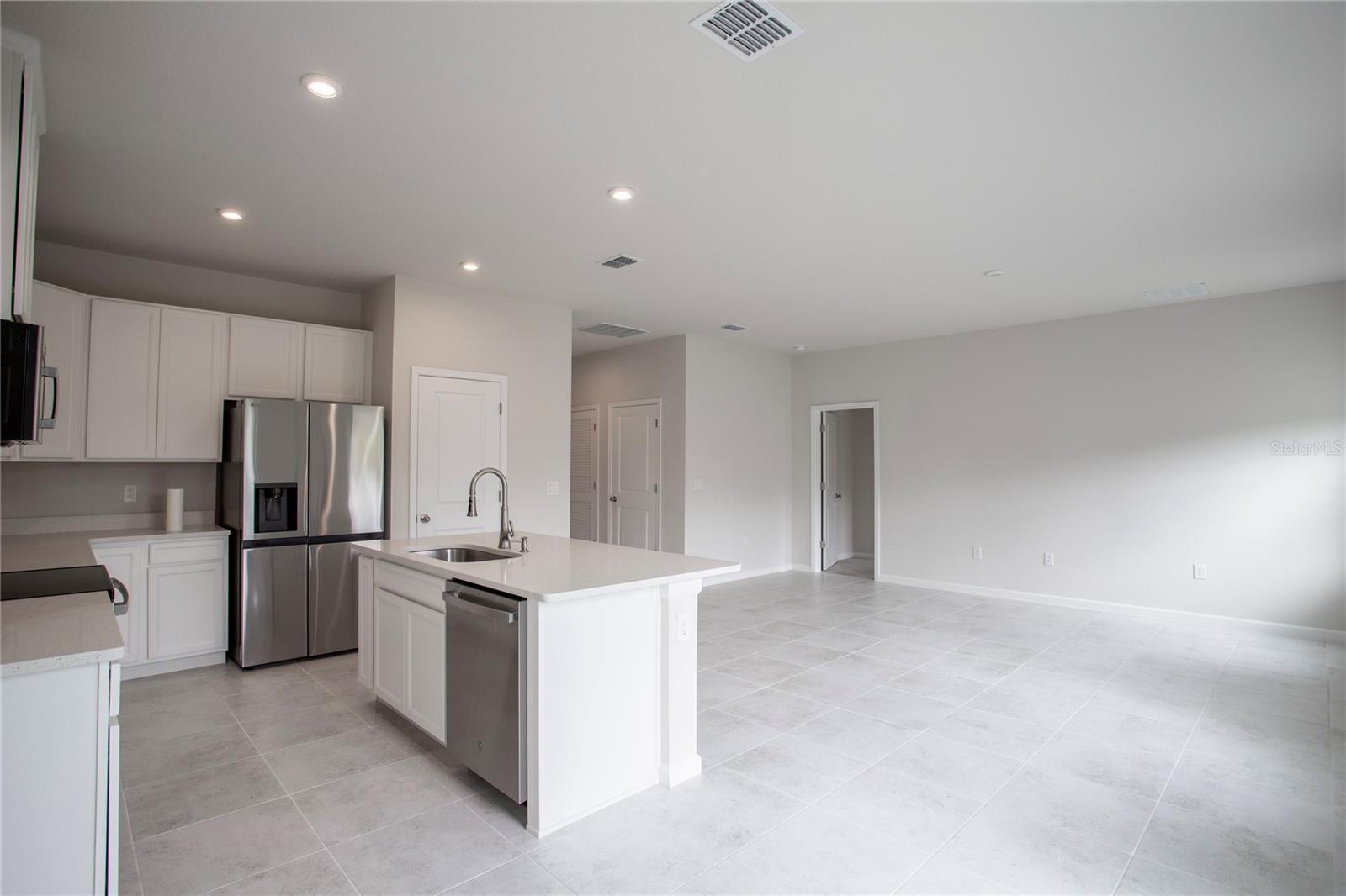 OVERLOOK/GRASSY LAKE PH - Residential Lease