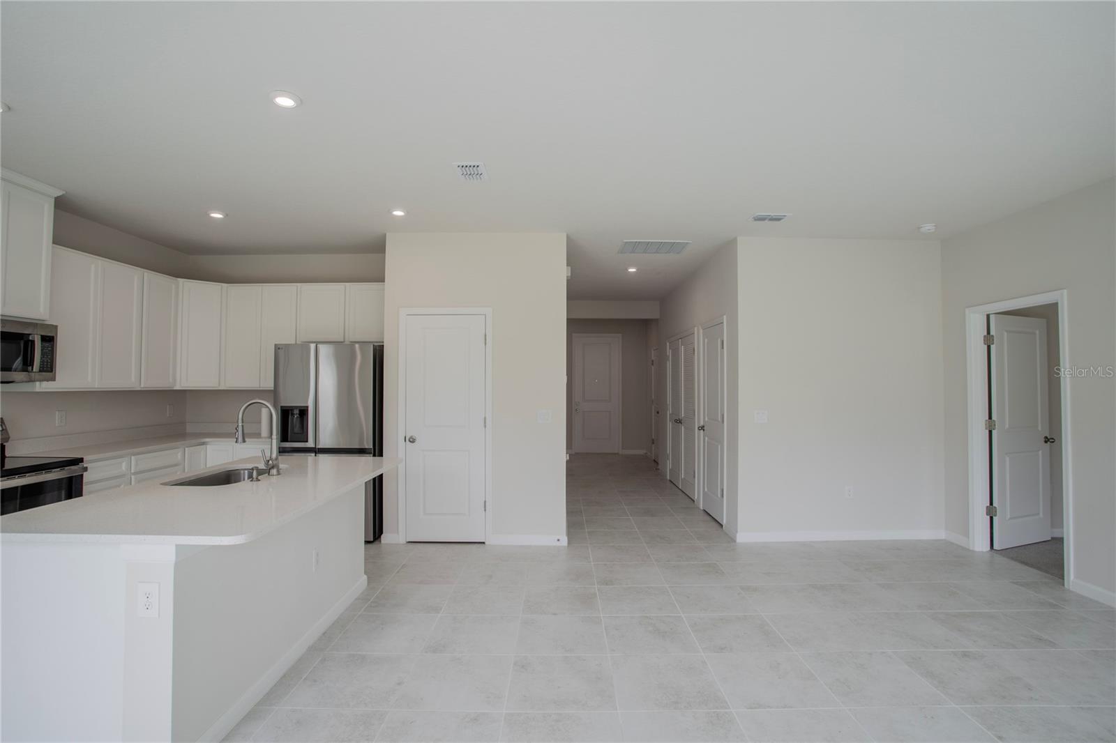 OVERLOOK/GRASSY LAKE PH - Residential Lease