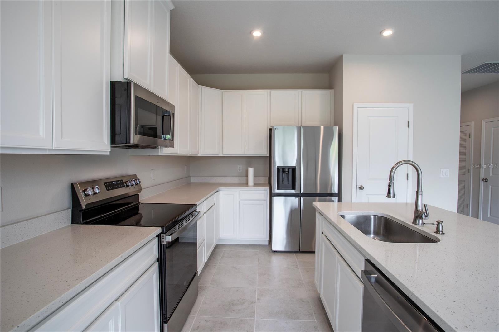 OVERLOOK/GRASSY LAKE PH - Residential Lease