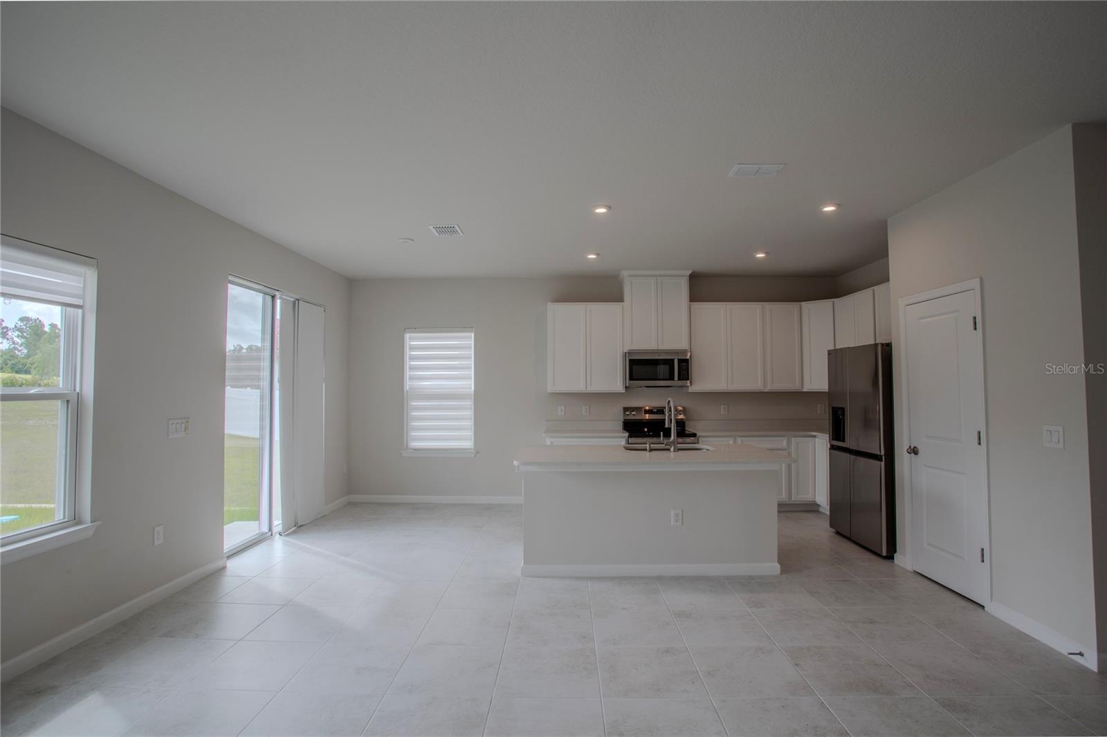 OVERLOOK/GRASSY LAKE PH - Residential Lease