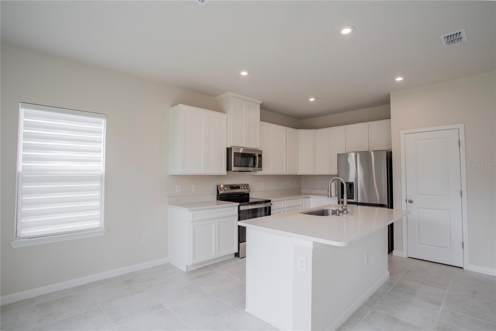 OVERLOOK/GRASSY LAKE PH - Residential Lease