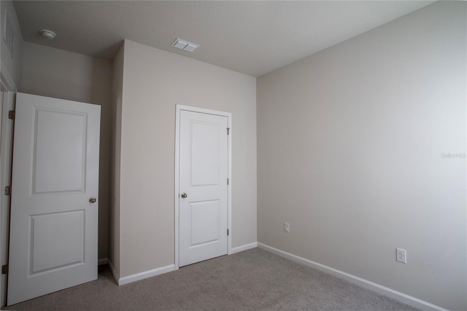 OVERLOOK/GRASSY LAKE PH - Residential Lease