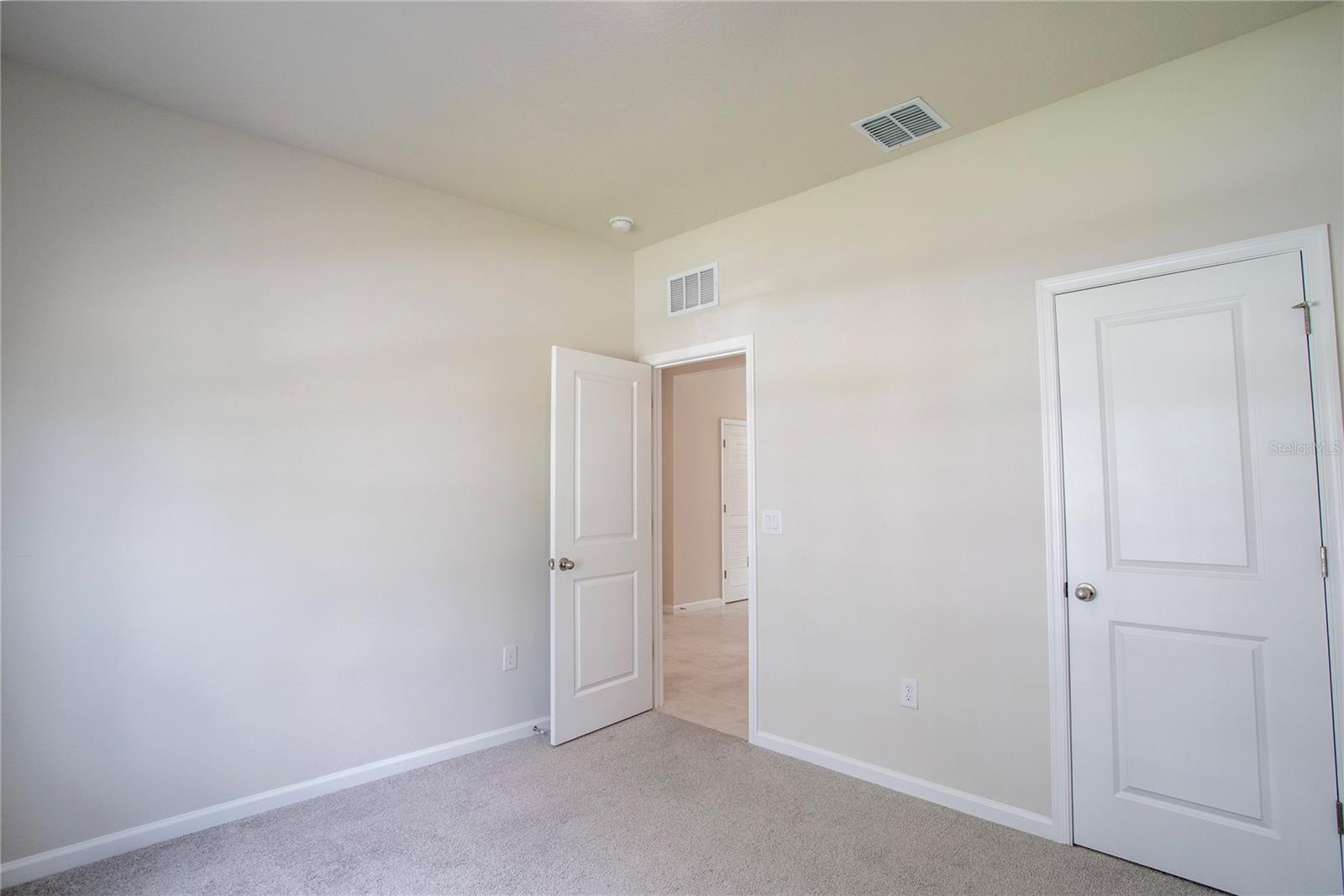 OVERLOOK/GRASSY LAKE PH - Residential Lease