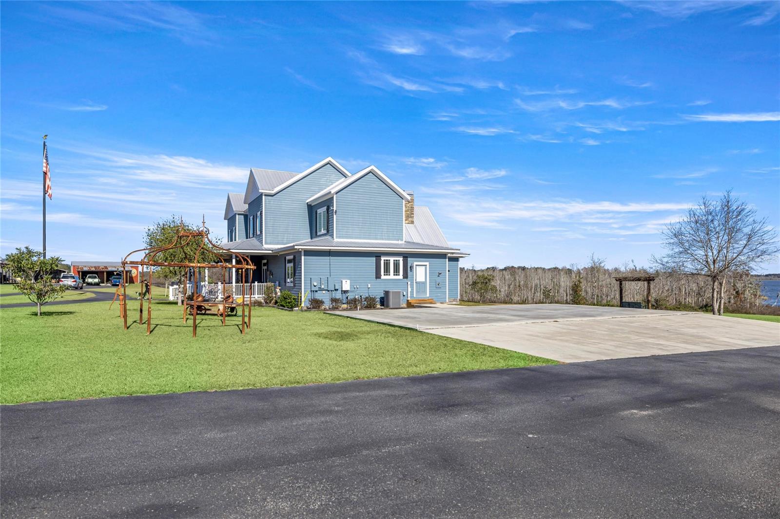 LAKESIDE AT LAKE BRYANT - Residential
