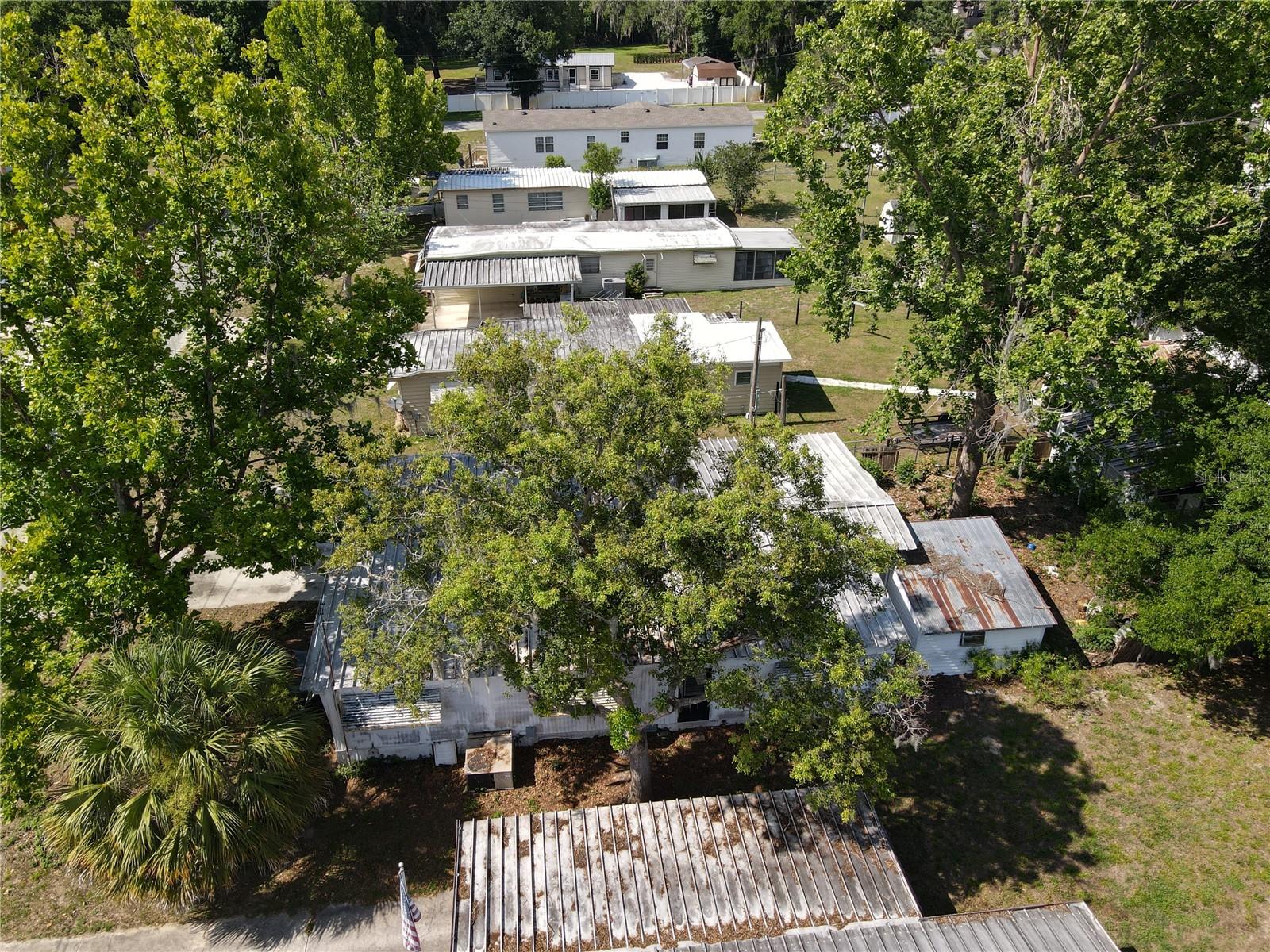 DELOUEST LAND - Residential