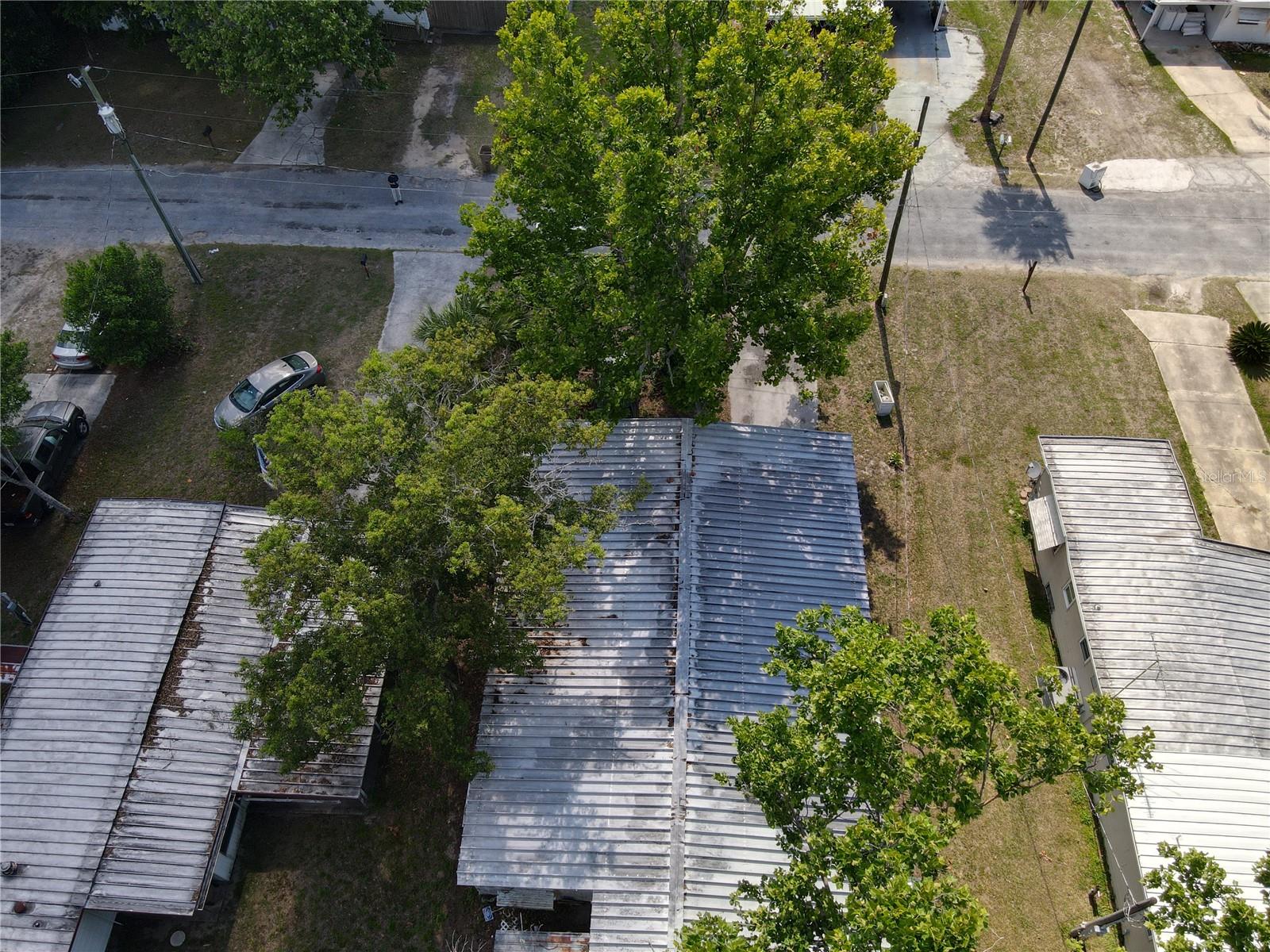 DELOUEST LAND - Residential