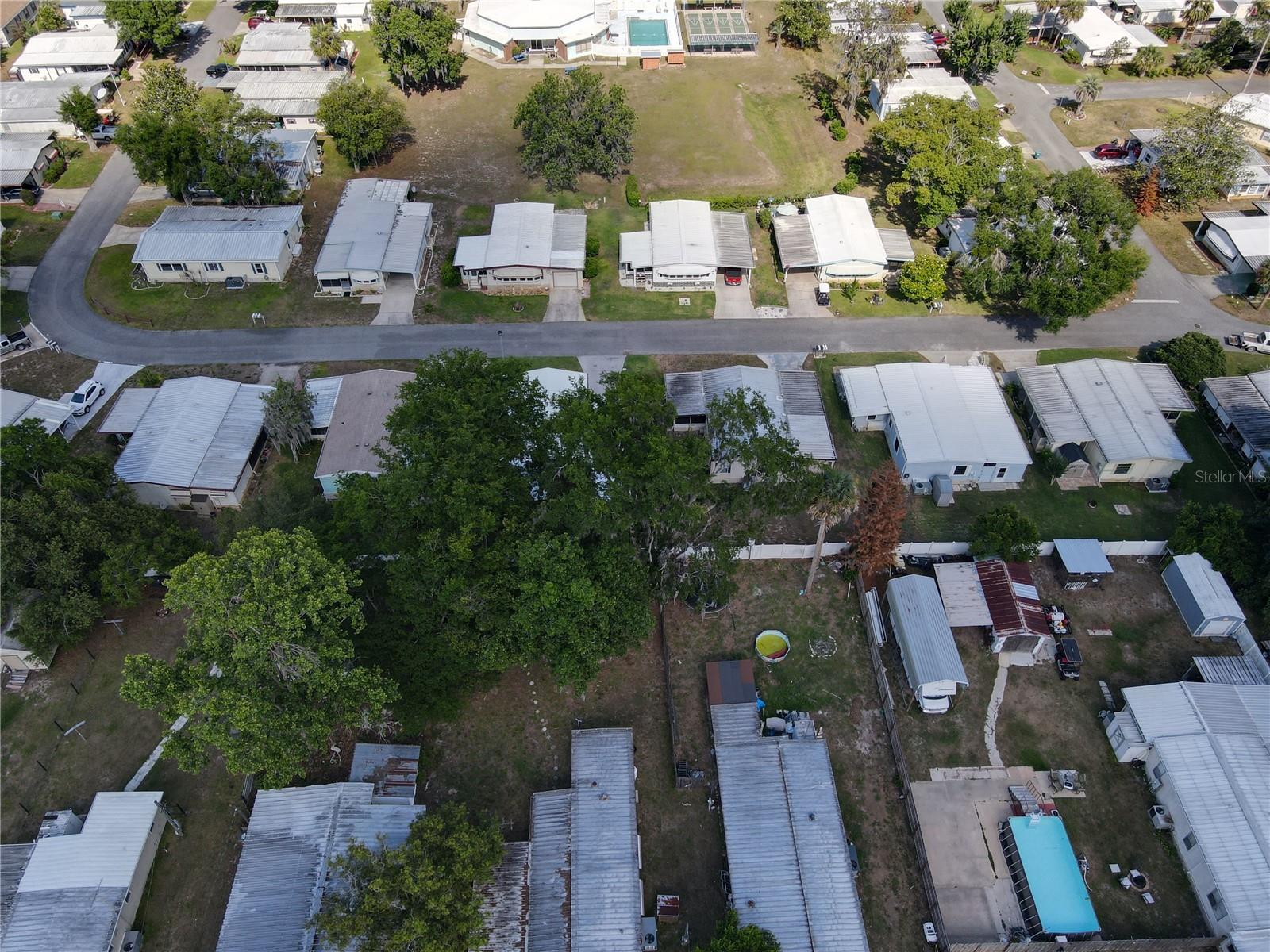 DELOUEST LAND - Residential