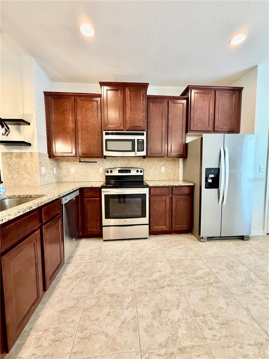 HIDDEN RIVER TOWNHOMES - Residential Lease